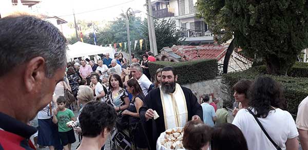 Πλήθος πιστών στον Ι.Ν. Αγίων Αναργύρων Κοζάνης