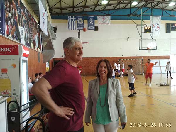 Επίσκεψη της υποψήφιας Βουλευτή του Σύριζα Καλλιόπης Βέττα στο καλοκαιρινό Μπασκετ-Kαμπ που διοργανώνει η ΔΕΗ στην Πτολεμαΐδα