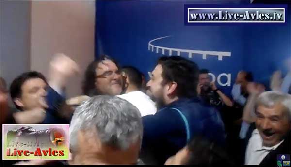 H στιγμή της Επιβεβαίωσης του Νικηφόρου Τελικού αποτελέσματος με το νέο Δήμαρχο Σερβίων Χρήστο Ελευθερίου !!! (Video www.Live-Avles.tv)