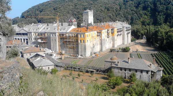 Έκλεψαν τα τάματα από την ιερή εικόνα της Παναγίας της Πορταΐτισσας στο Αγιον Ορος -Ανθρωποκυνηγητό για τον ληστή