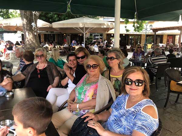 Επίσκεψη της Ευλαμπίας (Εύης) Πρώϊου – Βαρζή στην λαϊκή αγορά και καταστήματα της Σιάτιστας