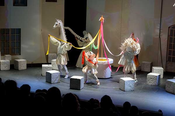 Οι τυχεροί του διαγωνισμού του prlogos.gr για 2 διπλές προσκλήσεις για την παιδική παράσταση «Το βαλς με τα παραμύθια» της Κάρμεν Ρουγγέρη στο Υπαίθριο Δημοτικό Θέατρο Κοζάνης