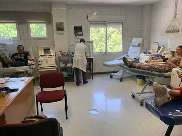 Mέλη της Σταγόνας Ελπίδας δίνουν αιμοπετάλια στο Παπανικολάου