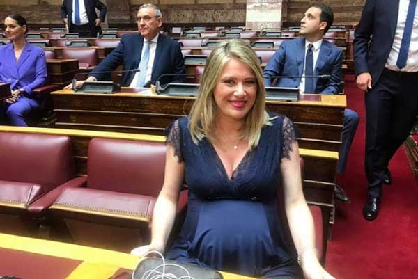 Βουλή: Η εγκυμονούσα “Γρεβενιώτισσα” βουλευτής Άννα Ευθυμίου που τράβηξε τα βλέμματα