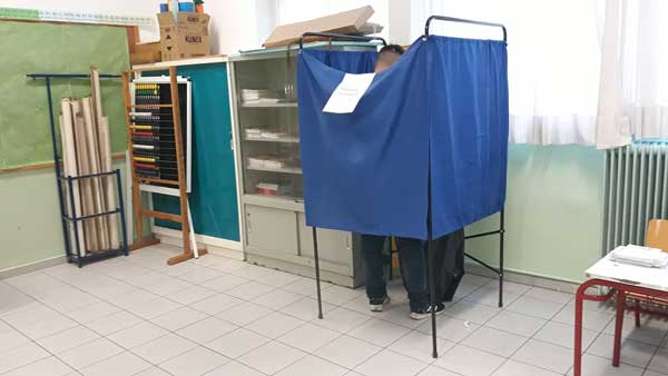Μέχρι τις 7 το απόγευμα η ψηφοφορία- Χωρίς προβλήματα η προσέλευση στις κάλπες στην Κοζάνη