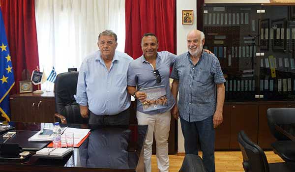 Τον Δήμαρχο Καστοριάς Ανέστη Αγγελή επισκέφθηκε o μουσικοσυνθέτης κ. Παύλος Σιμτικίδης (Pavlo)