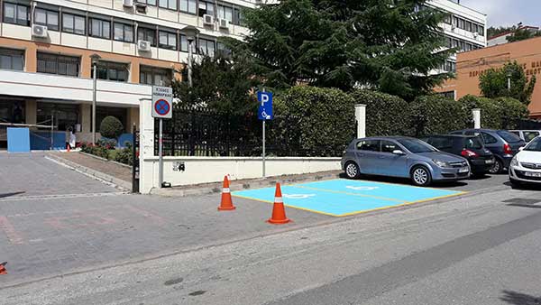 Μπλέδισαν οι θέσεις στάθμευσης των ΑμΕΑ στην Κοζάνη