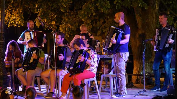 Εργαστήρι Βαλκανικής Μουσικής στην Εράτυρα – Ημέρα πρώτη