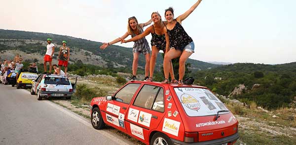 «Απόβαση» 850 Γάλλων με 300 Peugeot 205 στην Ελλάδα