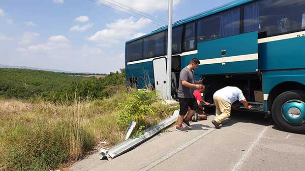 ΓΡΕΒΕΝΑ: Άγιο είχαν επιβάτες λεωφορείου του ΚΤΕΛ Κέρκυρας, παραλίγο να πέσει σε γκρεμό (VIDEO)