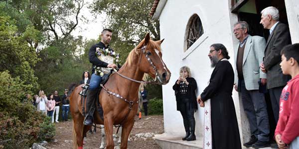 Δεκαπενταύγουστος στην Ελλάδα -Οι καβαλάρηδες της Σιάτιστας και ο «τρανός χορός» της Βλάστης  που τιμά η UNESCO