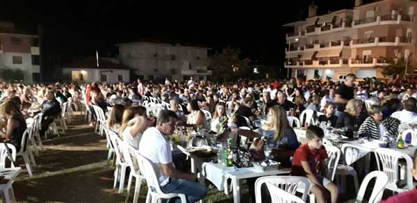 Συνεχίζεται το διήμερο γλέντι στα Πλατάνια