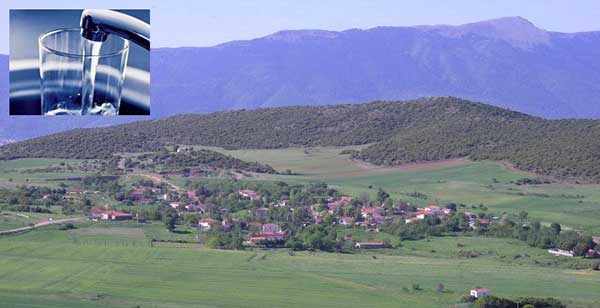 Πρόβλημα με το πόσιμο νερό στο Φρούριο – Νερό με νιτρικά καταγγέλλουν ότι πίνουν κάτοικοι του οικισμού – Παράπονα και για το δρόμο