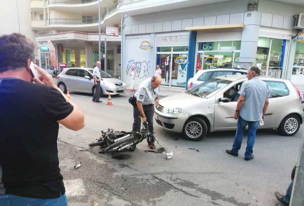 Τροχαίο τώρα στη Γκέρτσου- Σύγκρουση ΙΧ με μηχανή