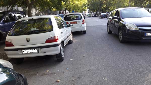 Η δημοτική αστυνομία επί το έργον απέξω από το ΔΑΚ που ασφυκτιά