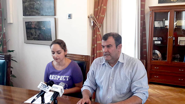 Ο Βασίλης Βασιλακόπουλος απαντά στο  Γιάννη Γρηγοριάδη για το ακατάλληλο κτηνιατρείο, τις συμβάσεις που έληγαν και την καταψήφιση δράσεων από στελέχη του Τόπος Να Ζεις