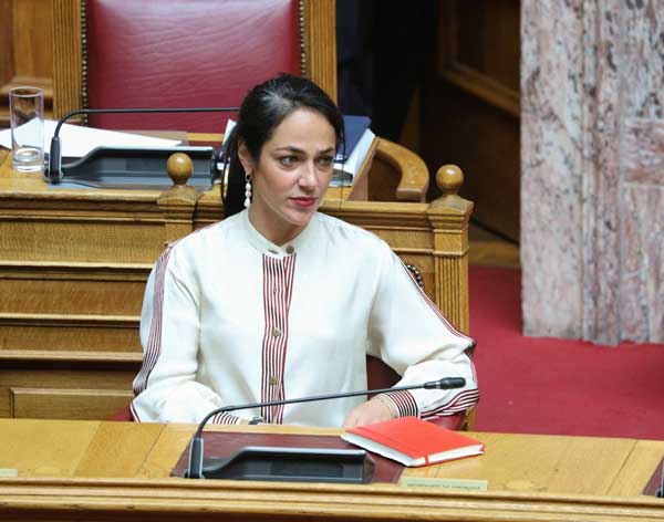 Επίδομα γέννας σε όλους και στους μετανάστες