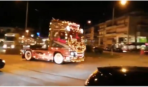 Γάμος με κομβόι από νταλίκες στον κόμβο Λαρίσης (Δείτε το βίντεο)