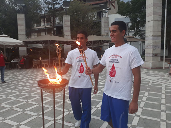 Οι Παγκόσμιοι Πρωταθλητές στην Τεχνική Κολύμβηση Χρήστος Καλαιτζόπουλος και Πάρης Καλαιτζόπουλος άναψαν το βωμό στην λαμαδηδρομία της Πτολεμαΐδας