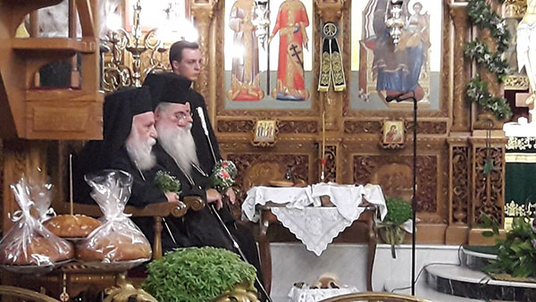 Η Ύψωσις του Τιμίου Σταυρού τιμάται στον Ναό του Αγίου Κωνσταντίνου και Ελένης