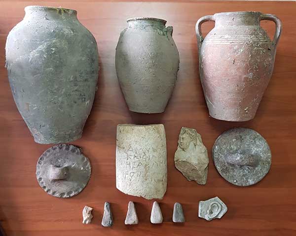 Συνελήφθη 77χρονος  σε περιοχή των Γρεβενών για παράνομη κατοχή αντικειμένων  αρχαιολογικής αξίας της Ελληνιστικής και  Ρωμαϊκής εποχής