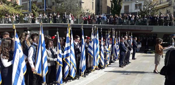 Επιμνημόσυνη δέηση και κατάθεση στεφάνων στην πλατεία της Κοζάνης