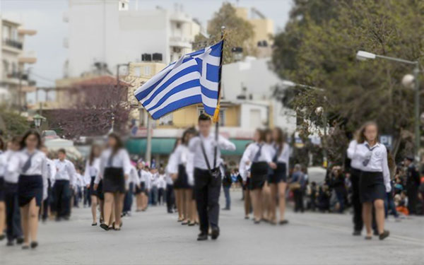 Σημαιοφόροι στα δημοτικά σχολεία βάση επιδόσεων – Καταργείται η κλήρωση