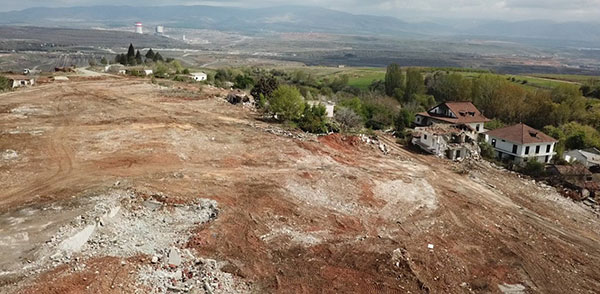 Μαυροπηγή Κοζάνης: Και τους ξεσπίτωσαν και τους ζητούν πίσω τη μισή αποζημίωση