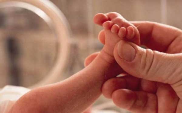 Γιάννενα: Γέννησε μέσα στο ασθενοφόρο – Οι διασώστες έφεραν στη ζωή ένα υγιέστατο κοριτσάκι!