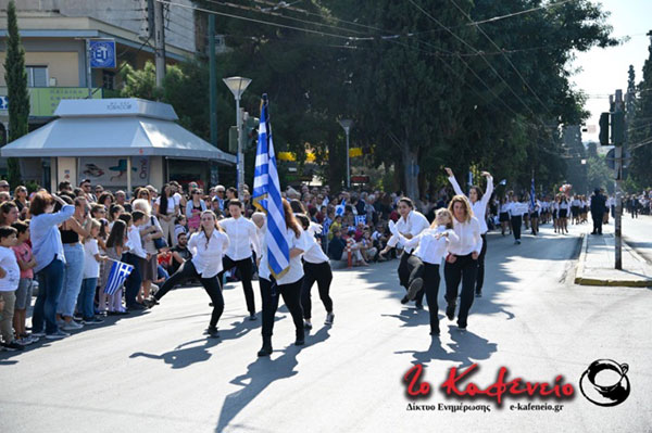 Εικόνες ντροπής στην μαθητική παρέλαση στην Ν. Φιλαδέλφεια