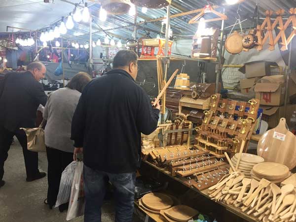 «Έβρεξε» πρόστιμα για παρεμπόριο στα πανηγύρια σε Θεσπρωτία και Γρεβενά