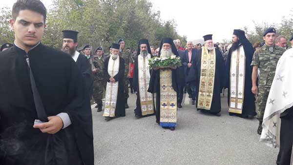 Με ιδιαίτερη κατάνυξη η πομπή του ιερού λειψάνου της Αγίας Ειρήνης Χρυσοβαλάντου από το Βαθύλακκο στο ομώνυμο εκκλησάκι