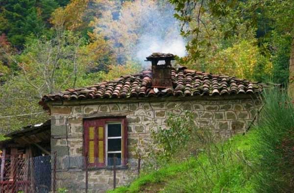Κακό χωριό τα λίγα σπίτια