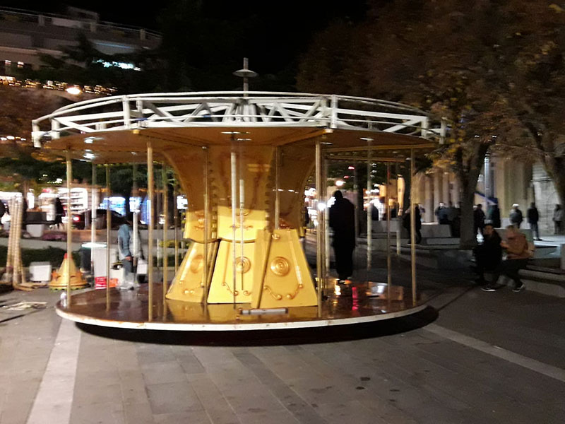 Καρουζέλ, τρενάκι, πόνυ και σπιτάκια στην κεντρική πλατεία της Κοζάνης – Το ίδιο μοτίβο