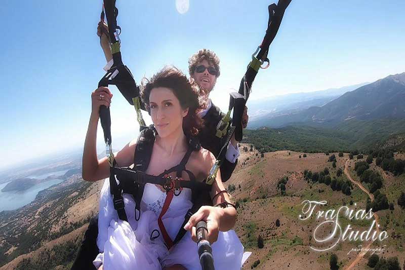 Νύφη και γαμπρός στην Καστοριά πέταξαν με παραπέντε (Φώτο)