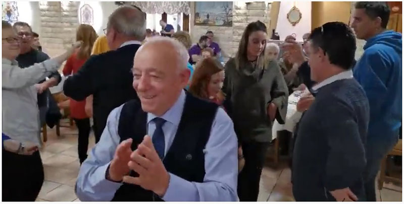 Ο Αθανάσιος Κουκουτάρης γλεντάει στα Γραβάδικα της Σιάτιστας