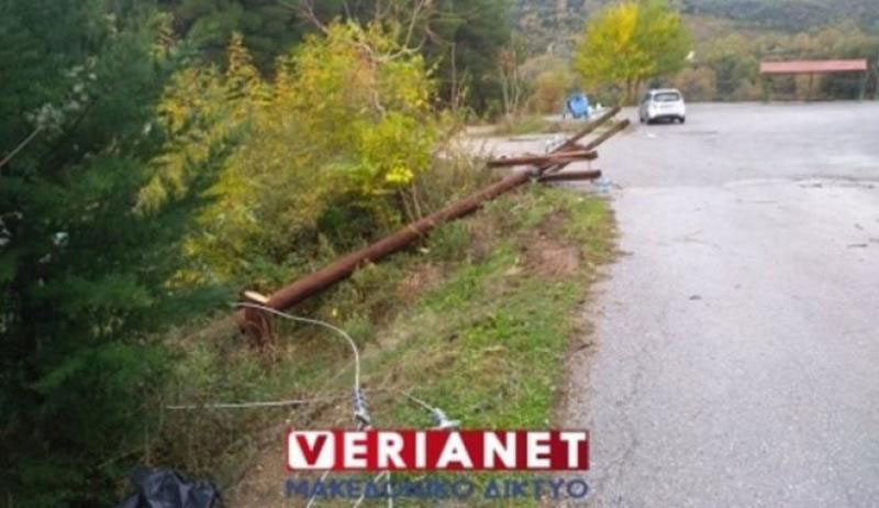 Πριόνισαν κολόνες της ΔΕΗ που έδιναν ρεύμα σε προσφυγικό καταυλισμό στην Βέροια