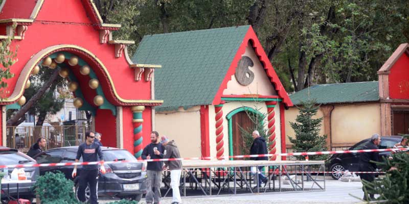 Μύρισαν Χριστούγεννα στη Θεσσαλονίκη -Με υπέροχο χωριό του Αγιου Βασίλη στην Αριστοτέλους