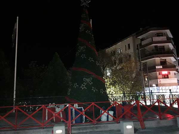 Τι αναφέρθηκε για τη μετακίνηση από νομό σε νομό τα Χριστούγεννα-Νίκος Χαρδαλιάς: «Ας μη βιαζόμαστε», Στέλιος Πέτσας: «Φαίνεται δύσκολο να επιτραπεί η διαπεριφερειακή μετακίνηση»