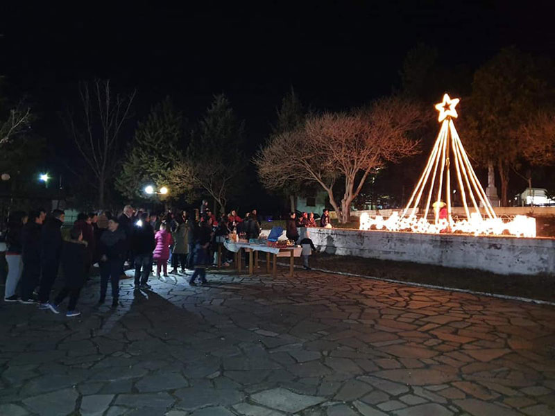 Με επιτυχία πραγματοποιήθηκε η Χριστουγεννιάτικη εκδήλωση και το άναμμα του δέντρου στον Άγιο Δημήτριο Κοζάνης