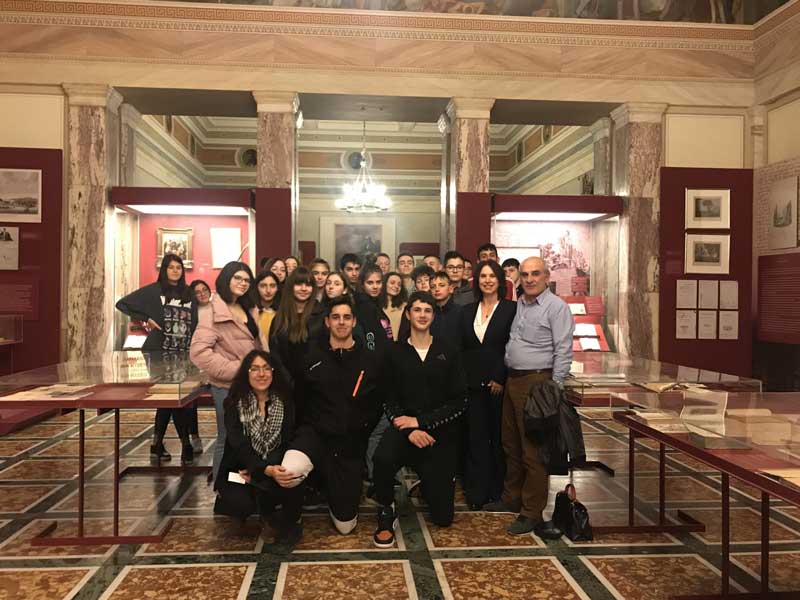 Η βουλευτής ΣΥΡΙΖΑ ΠΕ Κοζάνης κ. Καλλιόπη Βέττα συναντήθηκε με τους μαθητές και τους συνοδούς καθηγητές τoυ 6ου Γυμνάσιου Κοζάνης