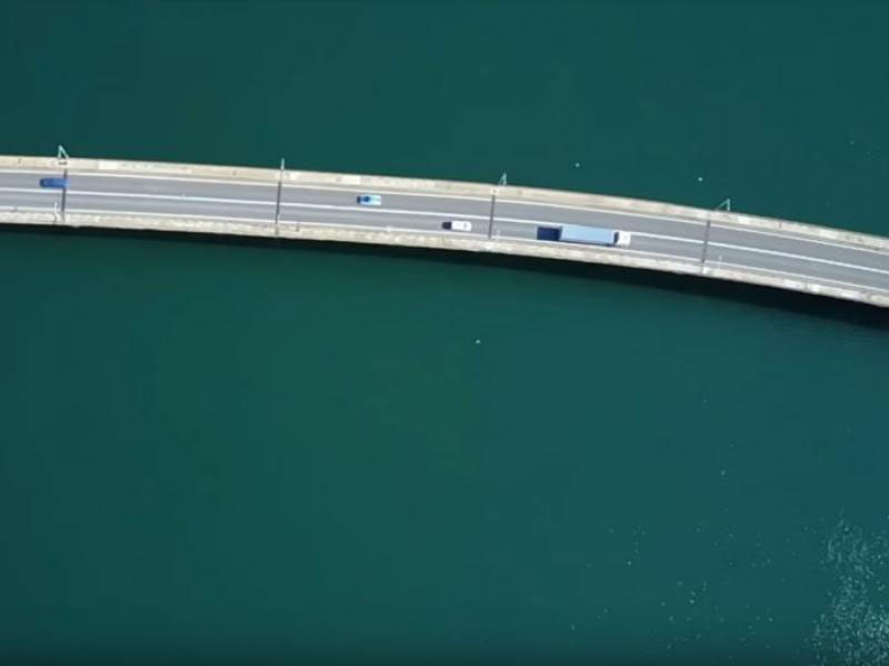 Πτήση πάνω από την ομορφότερη γέφυρα της Ελλάδας