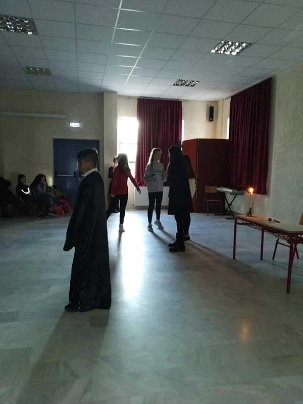 Το Καλλιτεχνικό Γυμνάσιο Κοζάνης πραγματοποίησε τη χριστουγεννιάτικη γιορτή του