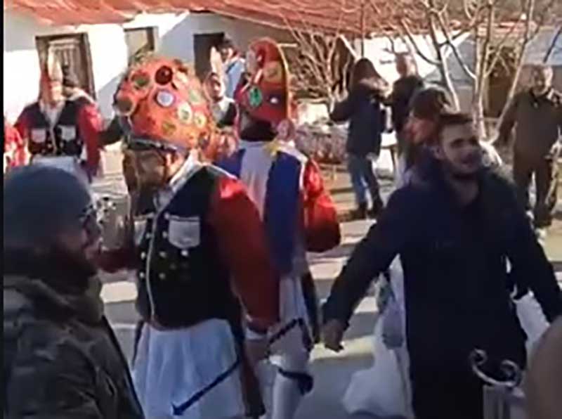 Οι Μωμόγεροι βγήκαν στα Κομνηνά