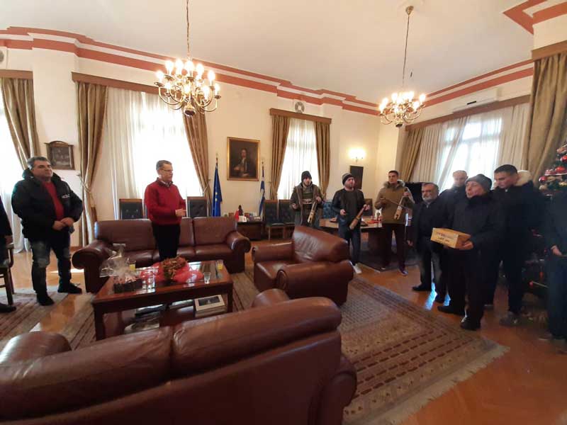 Ποντιακά πρωτοχρονιάτικα κάλαντα έψαλλε η Εύξεινος Λέσχη στο δήμαρχο Κοζάνης