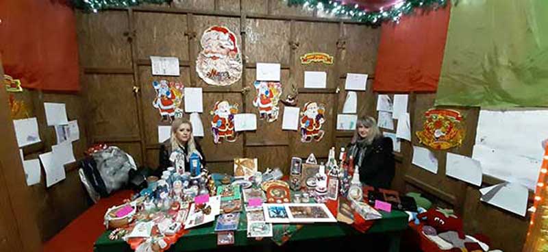 Χριστουγεννιάτικο μπαζάρ από τις “Κοζανίτισσες Μαμάδες” με χειροποίητες δημιουργίες τους στην κεντρική πλατεία της Κοζάνης