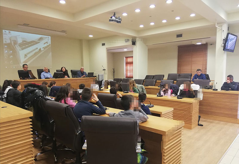 Μαθητές της Λευκόβρυσης στα έδρανα του δημοτικού συμβουλίου Κοζάνης