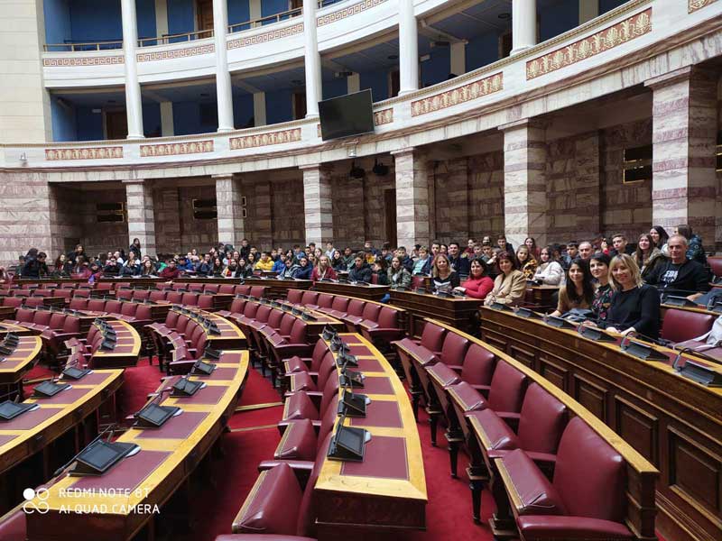 Υποδοχή των μαθητών του 4ου & 6ου Γυμνασίου Κοζάνης στη Βουλή των Ελλήνων, από την Παρασκευή Βρυζίδου Βουλευτή ΝΔ Ν. Κοζάνης