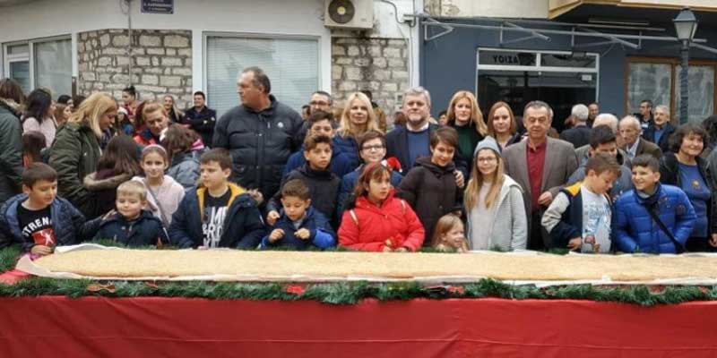 Ιωάννινα: Το «Μελομακάρονο» της Παραμυθιάς διεκδικεί ρεκόρ Γκίνες -Το μεγαλύτερο στην Ελλάδα [βίντεο]
