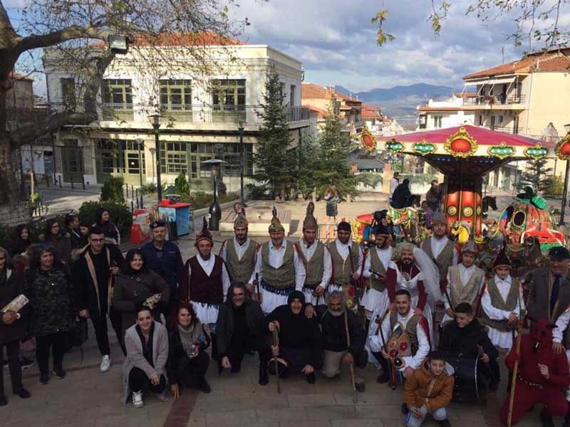 Αναβίωσε το έθιμο των Μωμόγερων στα Σέρβια από τον Μορφωτικό Σύλλογο Ροδίτη